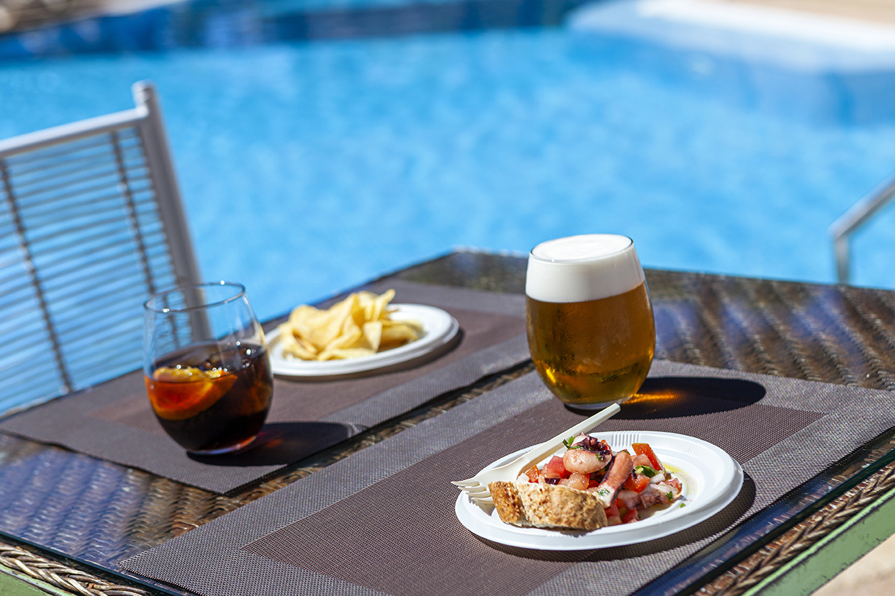 001_alta_playacanela Bar Piscina.jpg